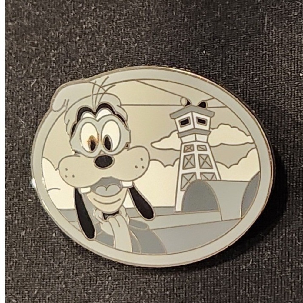 Disney Pin Goofys Sky School Mystery Chaser DisneylandBlack White LE 100 84140